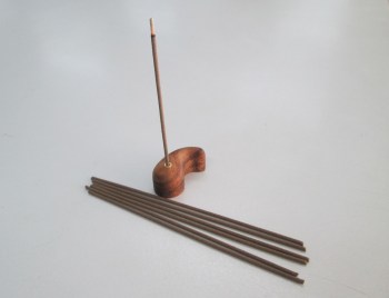 wooden-incense-stick-holder-002